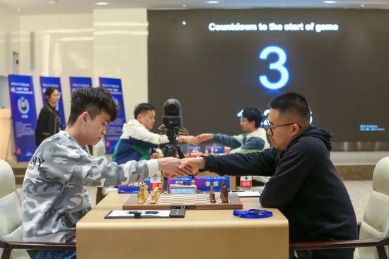 班长脱我内衣裤揉我大胸好爽