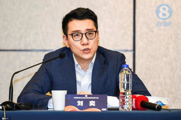 教官脱了男生内裤摸j的小说